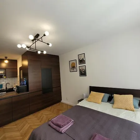 21 Apartment *
